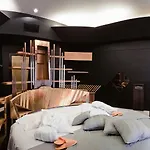 Isa Hotel