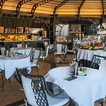 Isa Hotel